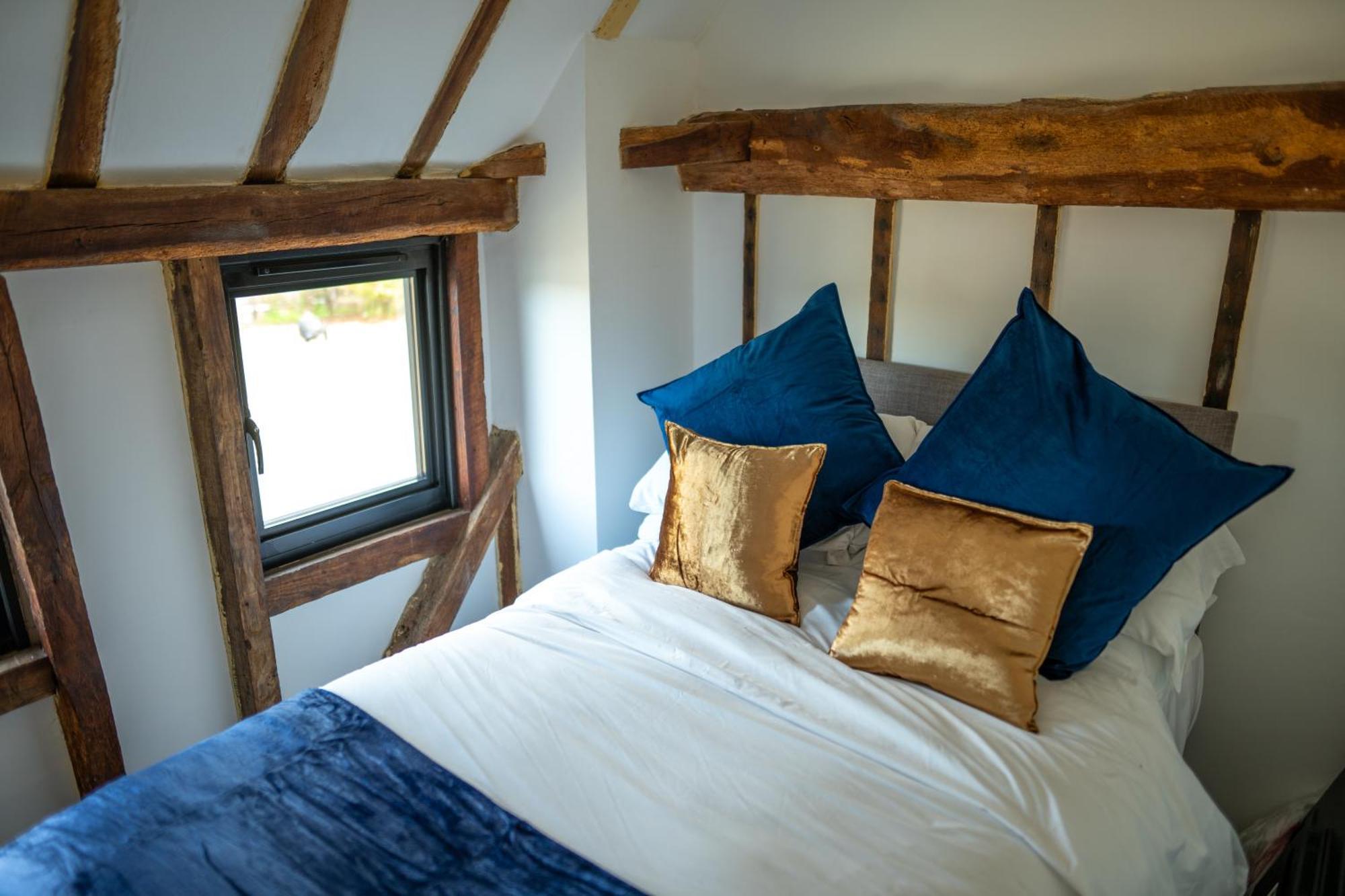 The Barn At Chart Hills Bed & Breakfast Biddenden Bagian luar foto